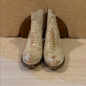 Elegant Cream Crocodile-Embossed Ankle Boots